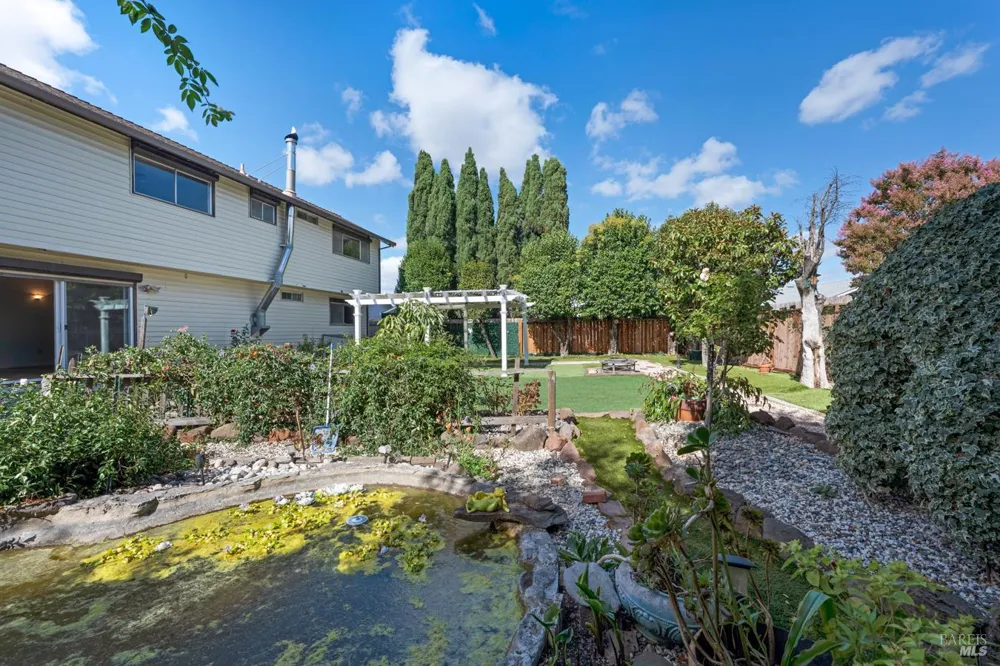 1008 Santa Clara Lane Petaluma, CA 94954