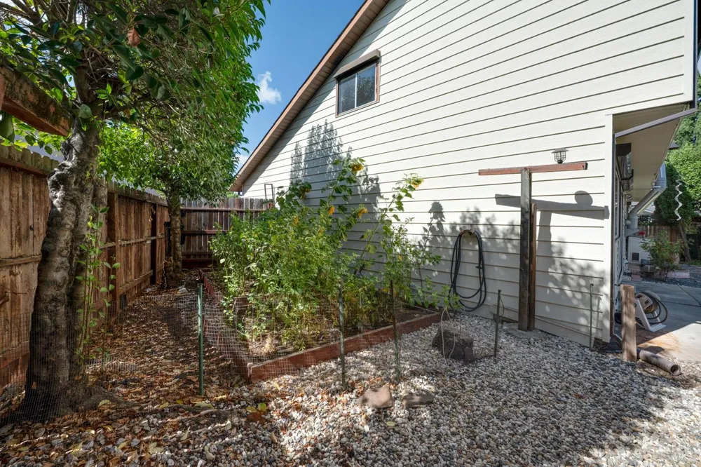 1008 Santa Clara Lane Petaluma, CA 94954