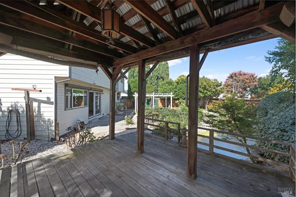 1008 Santa Clara Lane Petaluma, CA 94954