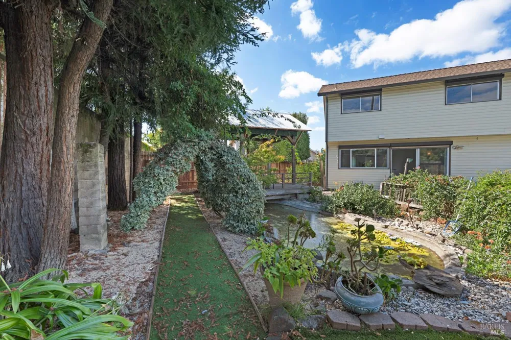 1008 Santa Clara Lane Petaluma, CA 94954