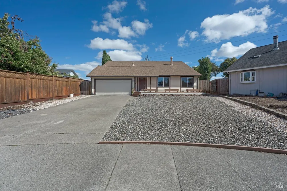1008 Santa Clara Lane Petaluma, CA 94954