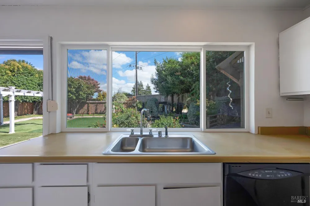 1008 Santa Clara Lane Petaluma, CA 94954