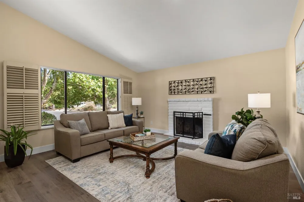 1756 Arroyo Sierra Avenue Santa Rosa, CA 95405