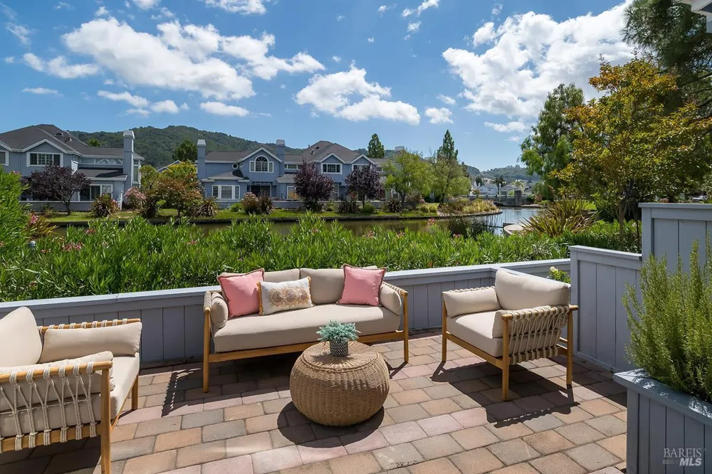 66 Mariners Circle San Rafael, CA 94903