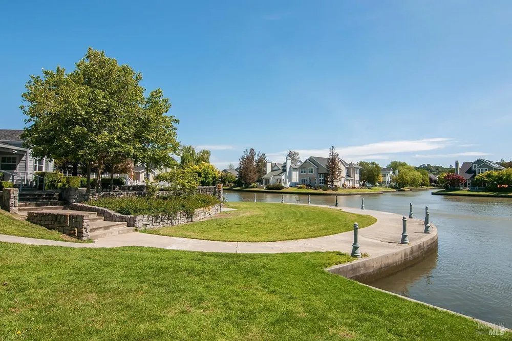 66 Mariners Circle San Rafael, CA 94903