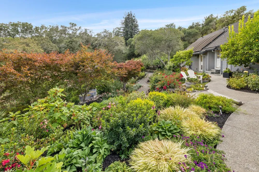 1811 Katie Lane Sonoma, CA 95476