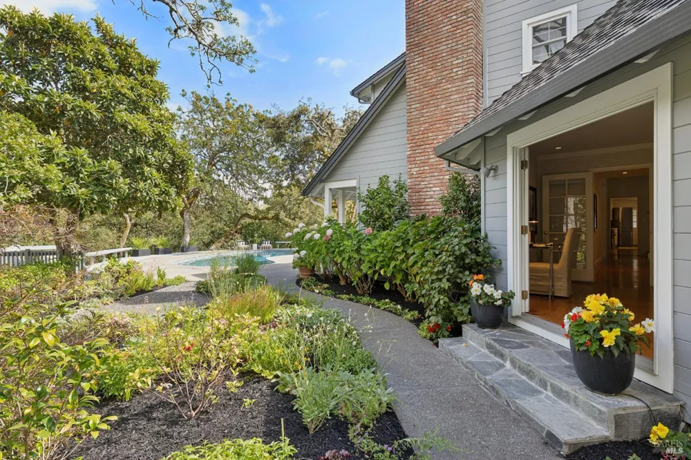 1811 Katie Lane Sonoma, CA 95476