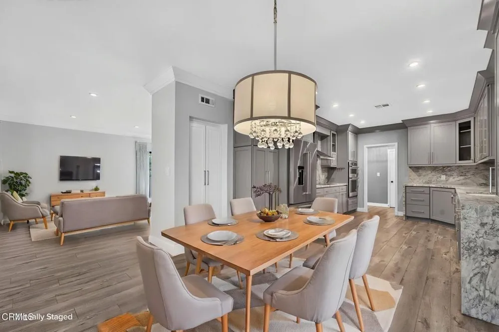111 S Orange Grove Boulevard #105 Pasadena, CA 91105
