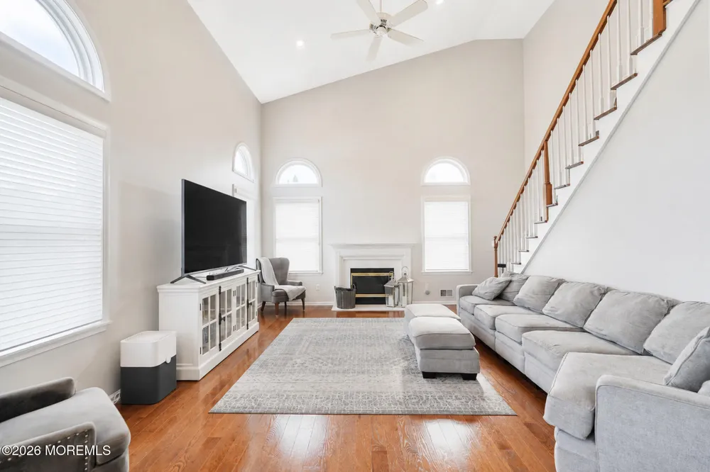 8 Alyssa Lane Manalapan, NJ 07726