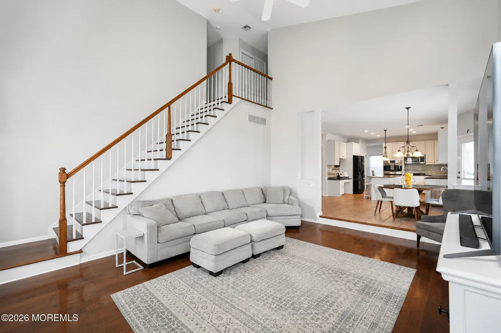 8 Alyssa Lane Manalapan, NJ 07726