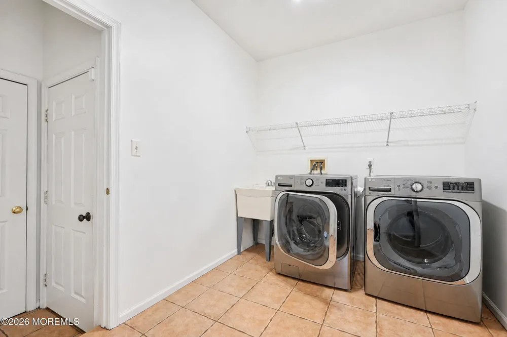8 Alyssa Lane Manalapan, NJ 07726