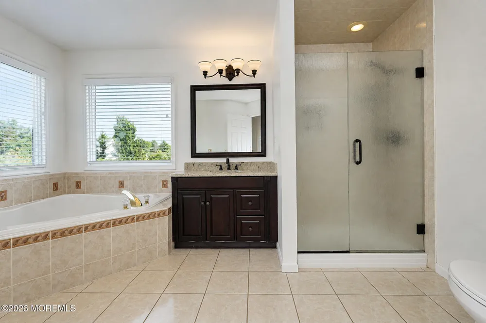 8 Alyssa Lane Manalapan, NJ 07726