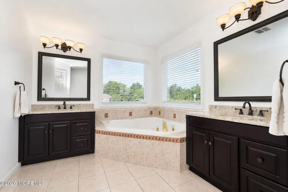 8 Alyssa Lane Manalapan, NJ 07726
