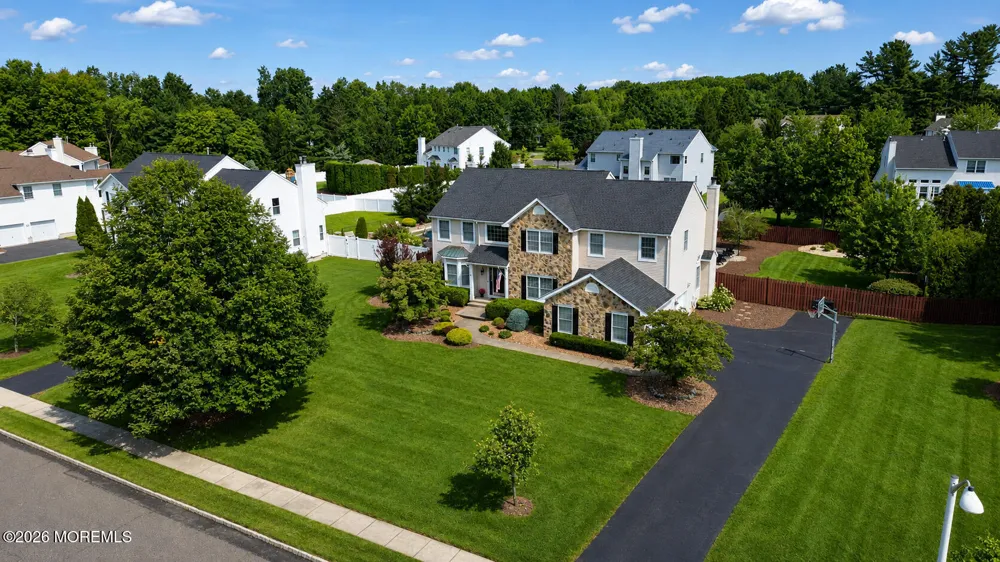 8 Alyssa Lane Manalapan, NJ 07726