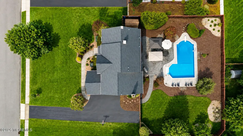 8 Alyssa Lane Manalapan, NJ 07726