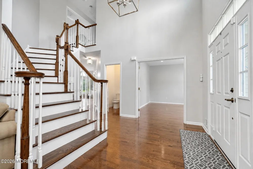 8 Alyssa Lane Manalapan, NJ 07726