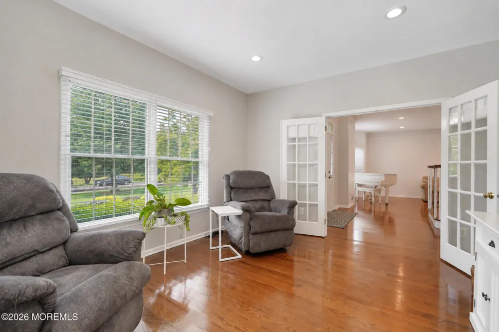8 Alyssa Lane Manalapan, NJ 07726