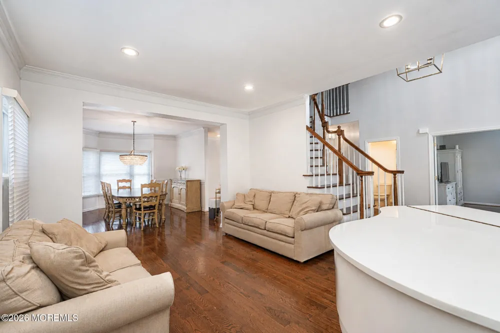 8 Alyssa Lane Manalapan, NJ 07726