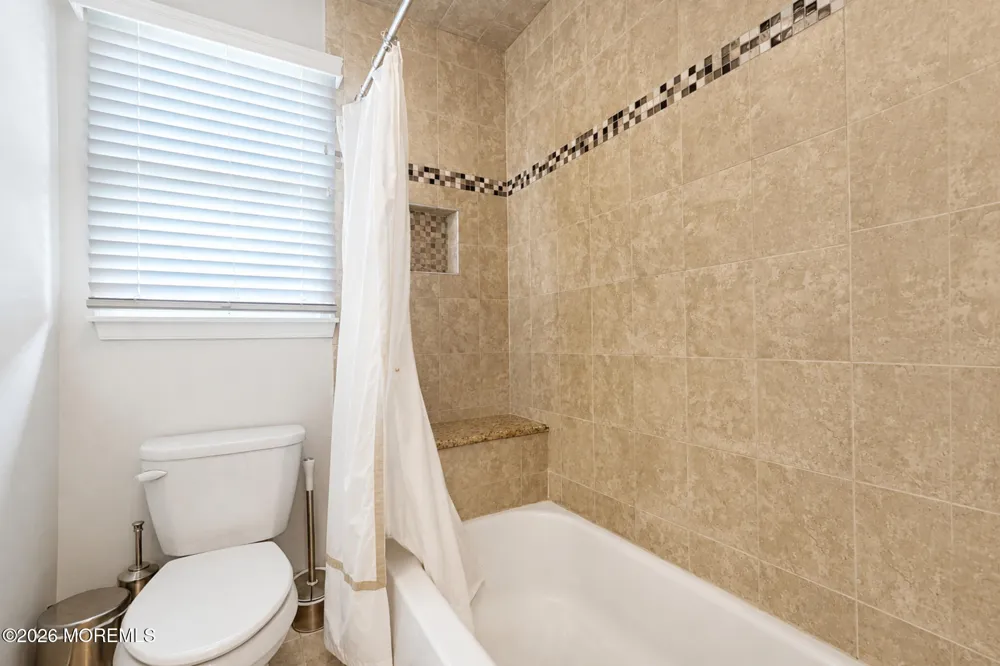 8 Alyssa Lane Manalapan, NJ 07726