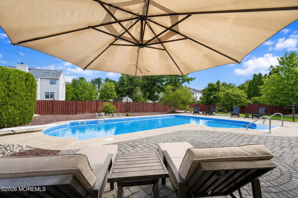 8 Alyssa Lane Manalapan, NJ 07726