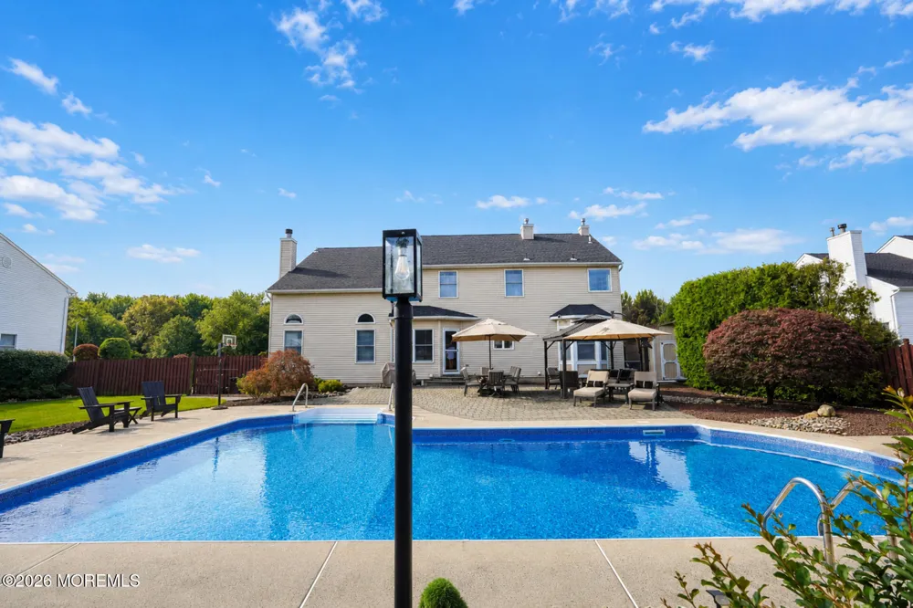 8 Alyssa Lane Manalapan, NJ 07726