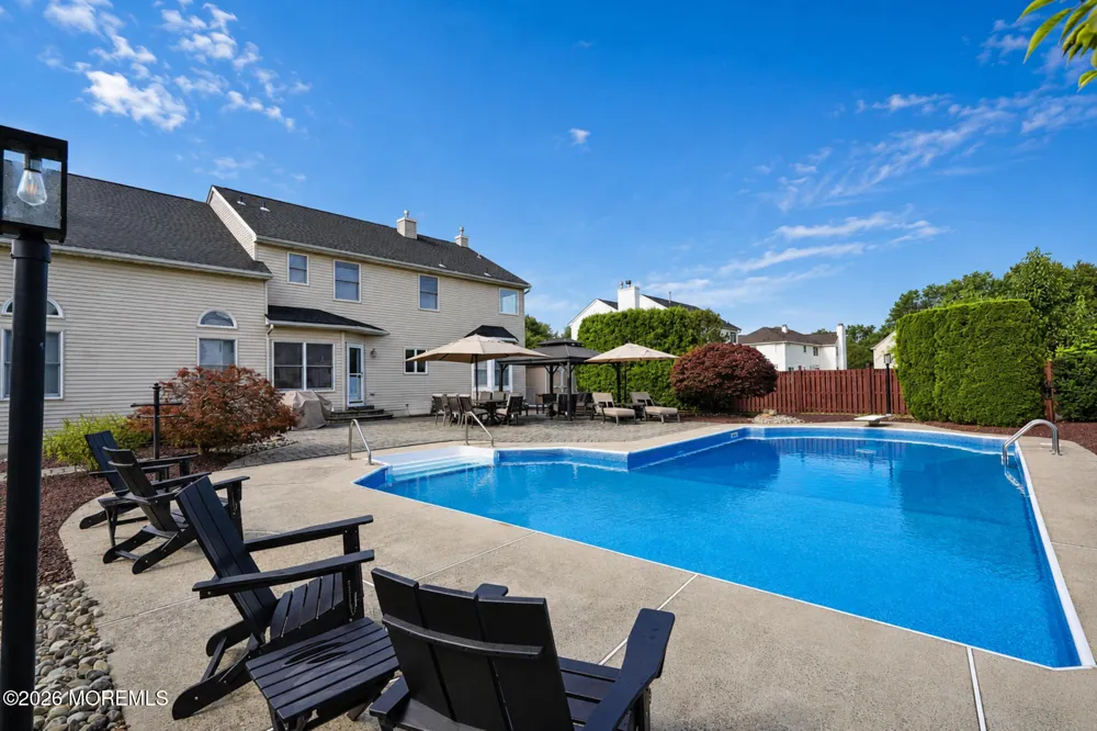 8 Alyssa Lane Manalapan, NJ 07726