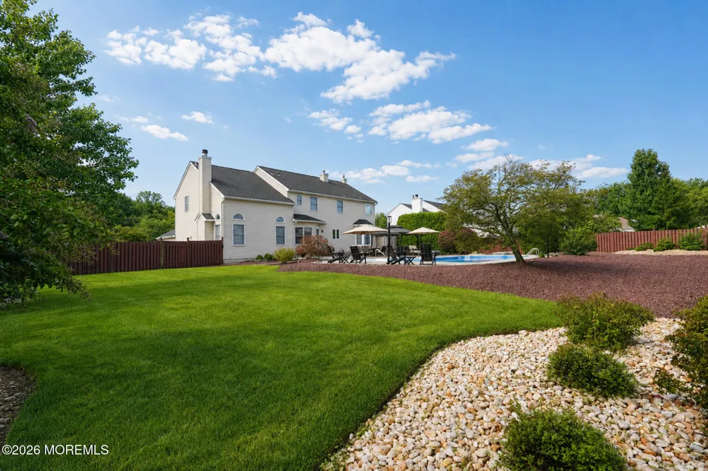 8 Alyssa Lane Manalapan, NJ 07726