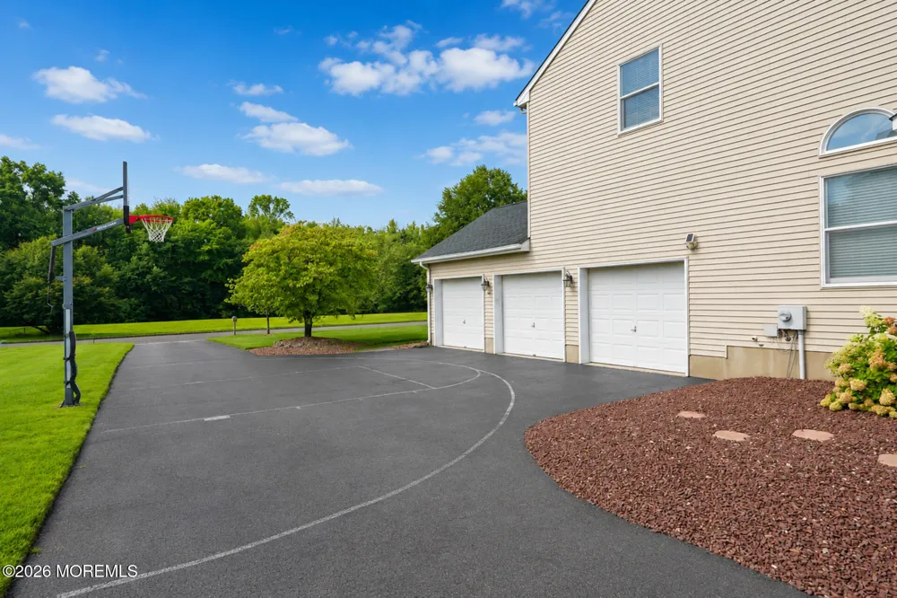 8 Alyssa Lane Manalapan, NJ 07726