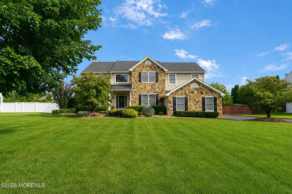 8 Alyssa Lane Manalapan, NJ 07726