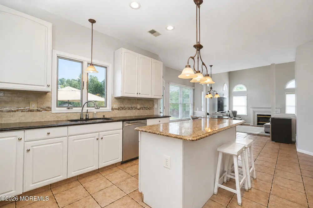 8 Alyssa Lane Manalapan, NJ 07726