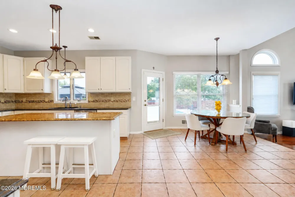 8 Alyssa Lane Manalapan, NJ 07726