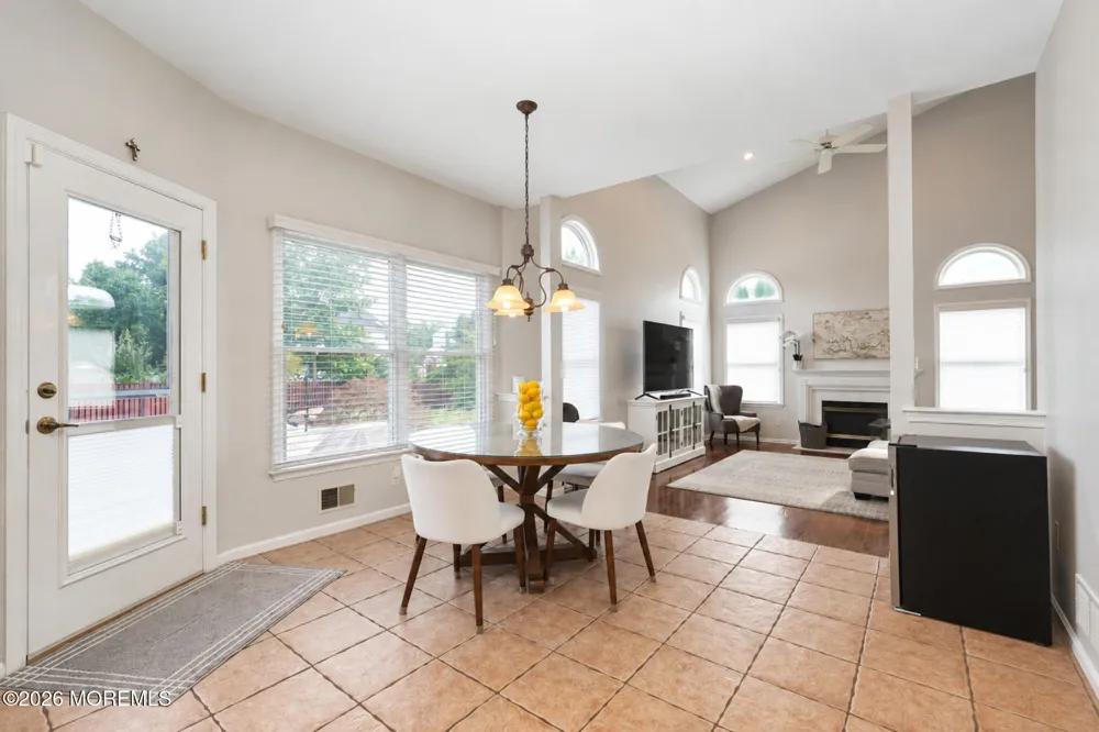 8 Alyssa Lane Manalapan, NJ 07726