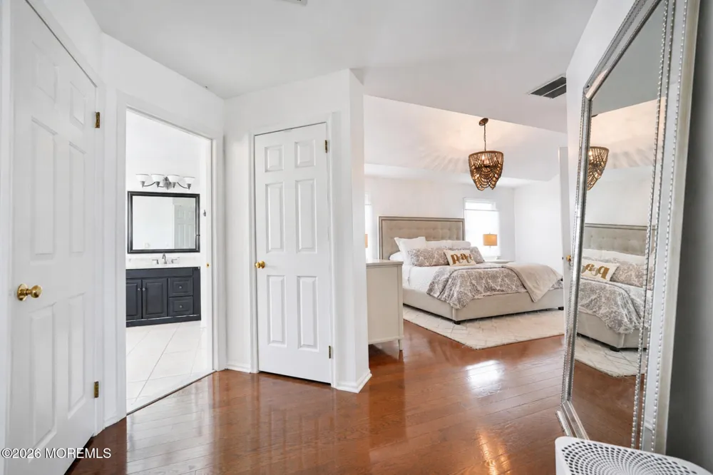 8 Alyssa Lane Manalapan, NJ 07726