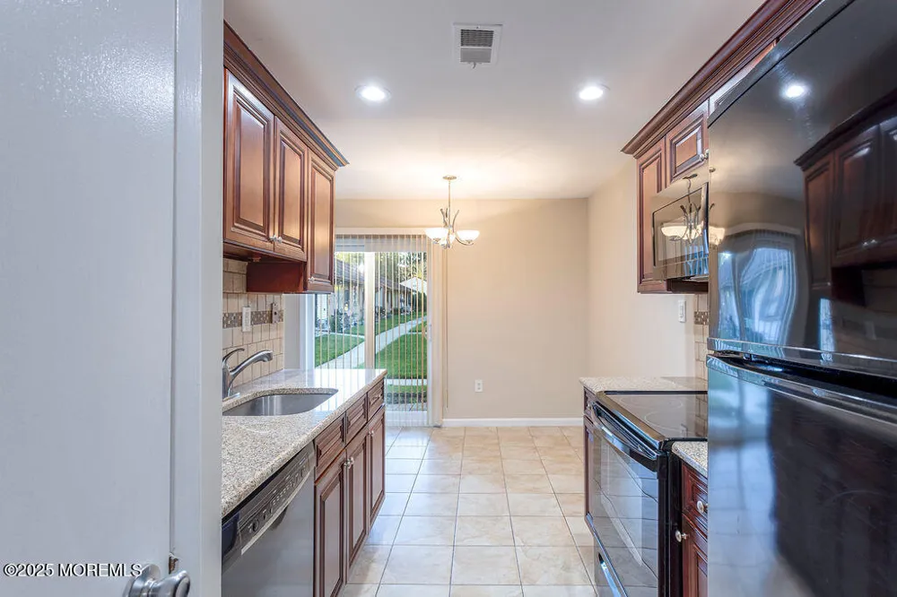 47 Wild Turkey Way #E Manalapan, NJ 07726