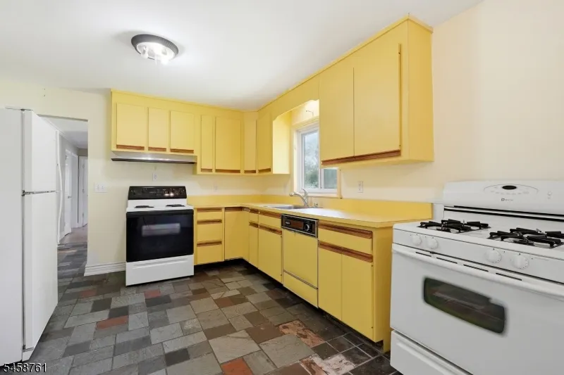 14 Ford Hill Rd Hanover, NJ 07981