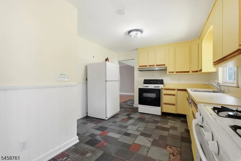 14 Ford Hill Rd Hanover, NJ 07981