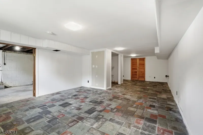 14 Ford Hill Rd Hanover, NJ 07981