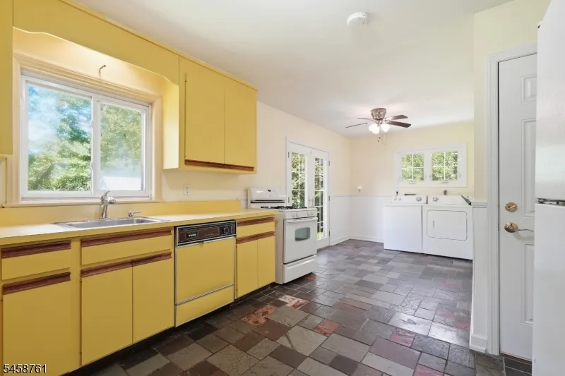 14 Ford Hill Rd Hanover, NJ 07981