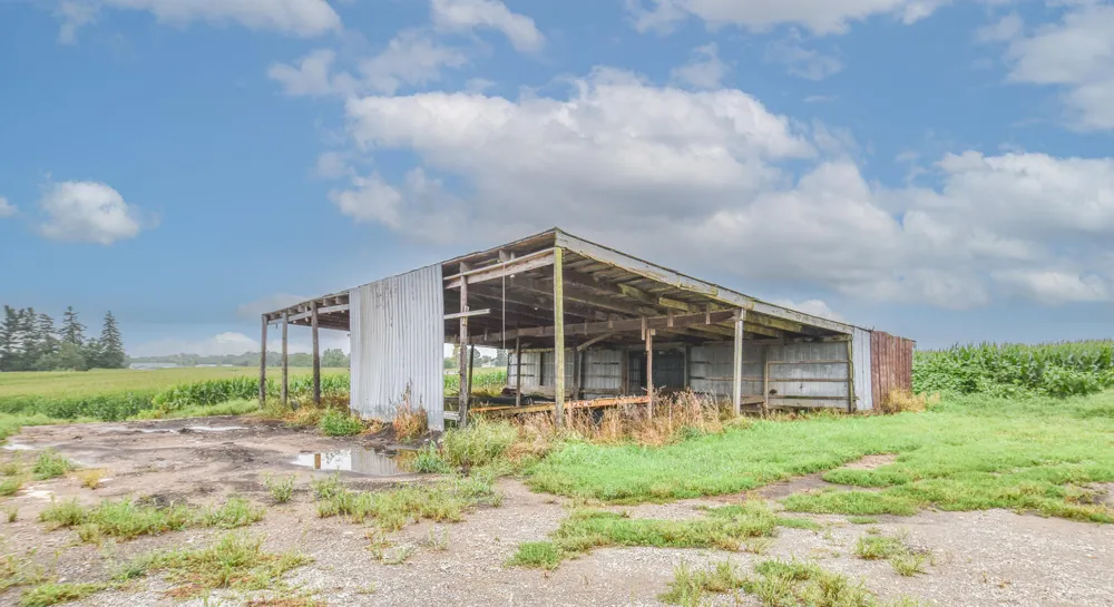 8820 S Lake Pleasant Road Hillsdale, MI 49242