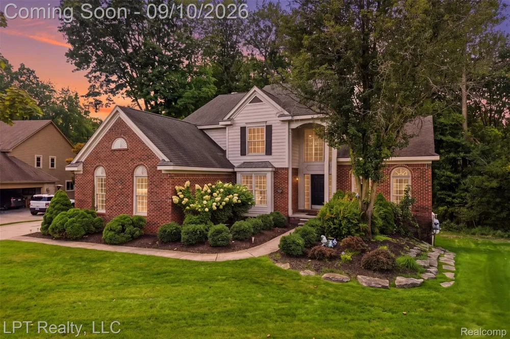 1419 Woodbridge Lane Wixom City, MI 48393