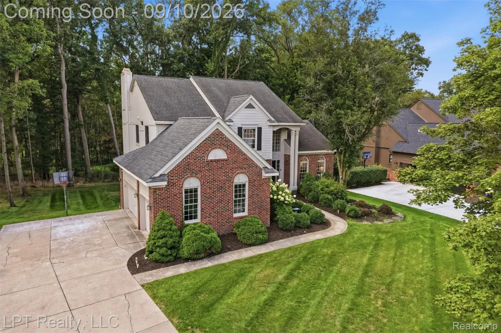 1419 Woodbridge Lane Wixom City, MI 48393