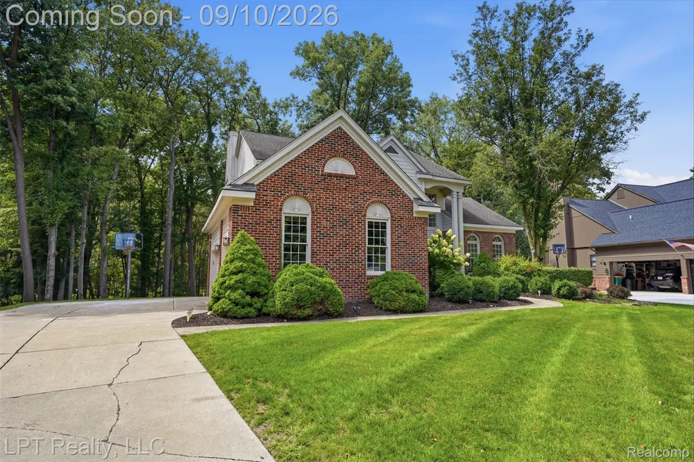 1419 Woodbridge Lane Wixom City, MI 48393