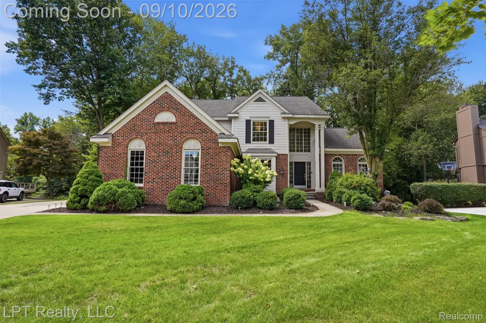 1419 Woodbridge Lane Wixom City, MI 48393
