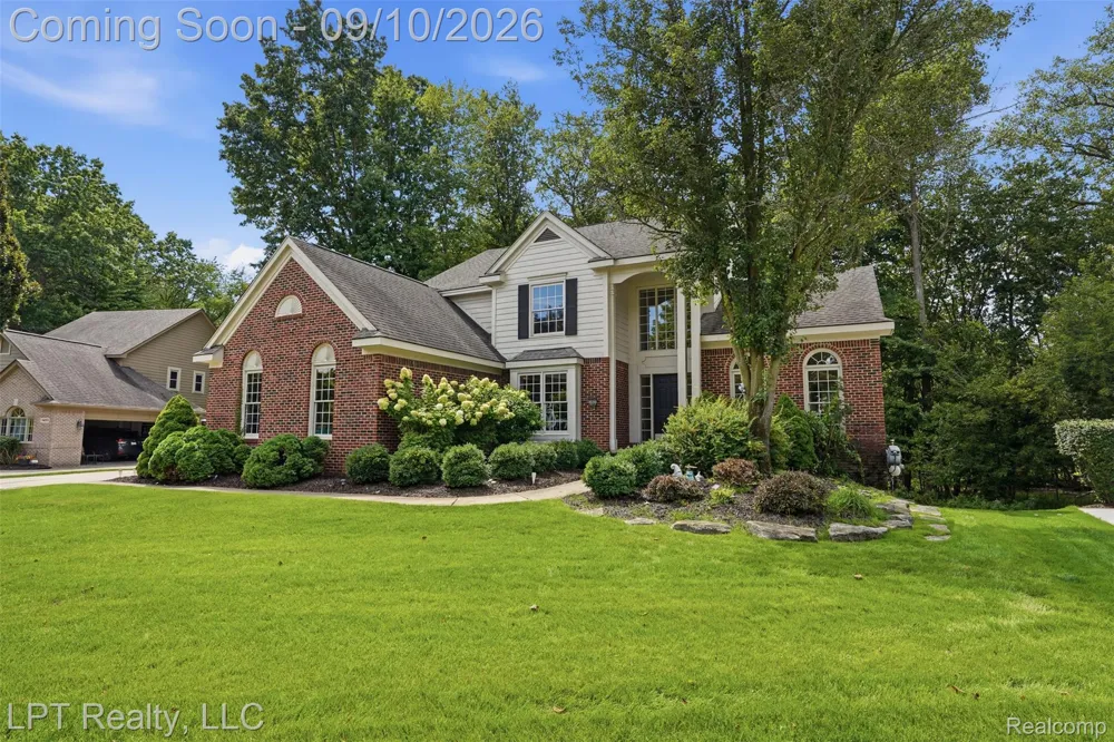1419 Woodbridge Lane Wixom City, MI 48393