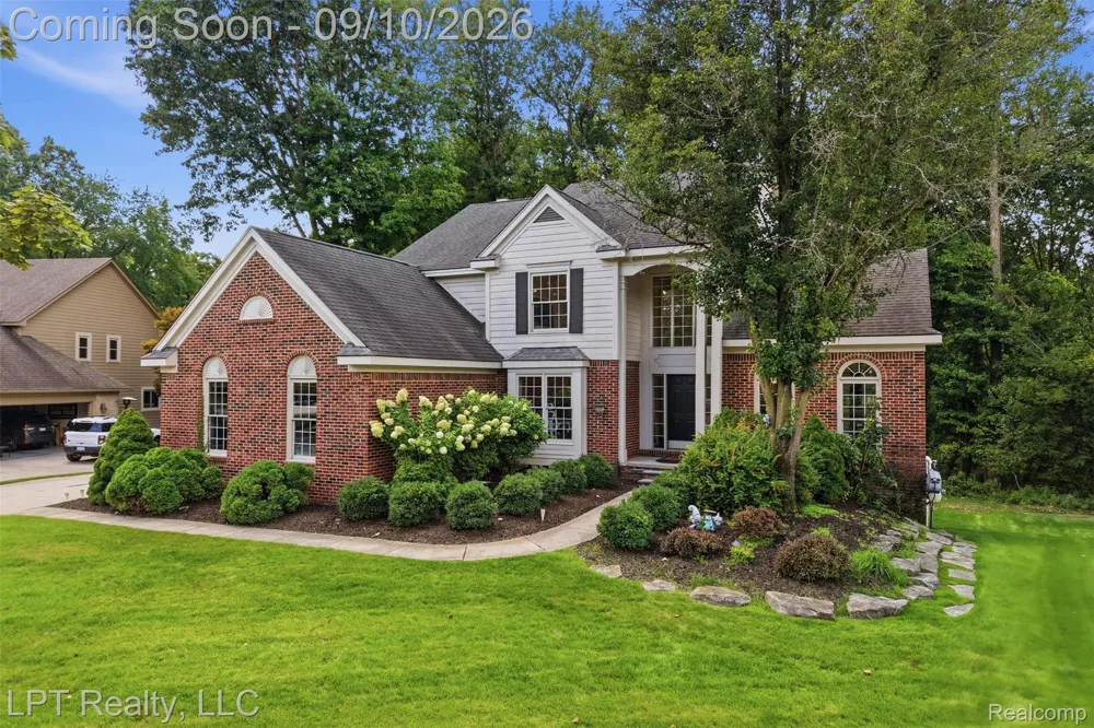 1419 Woodbridge Lane Wixom City, MI 48393
