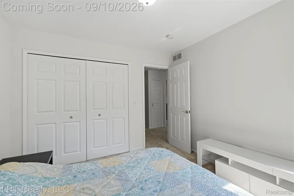 1419 Woodbridge Lane Wixom City, MI 48393