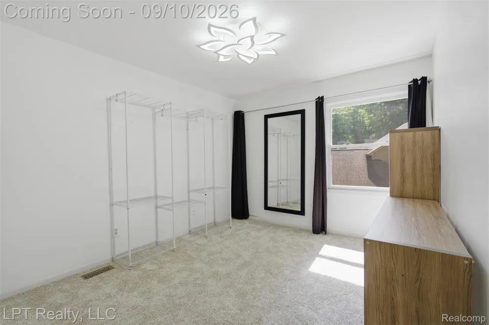 1419 Woodbridge Lane Wixom City, MI 48393