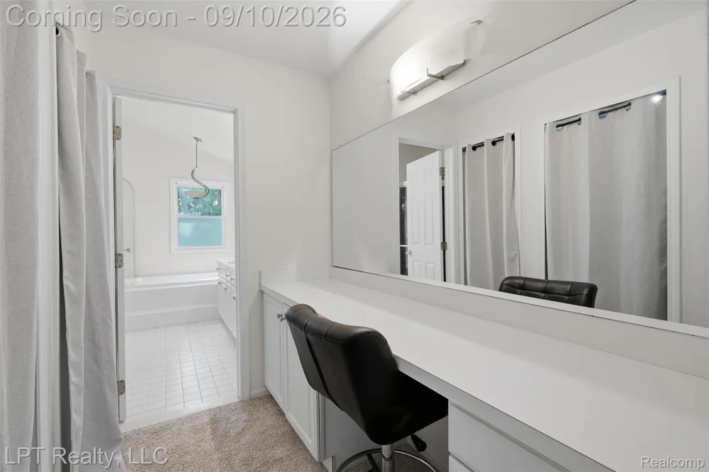 1419 Woodbridge Lane Wixom City, MI 48393