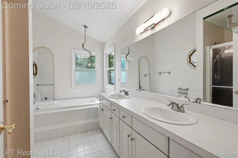 1419 Woodbridge Lane Wixom City, MI 48393