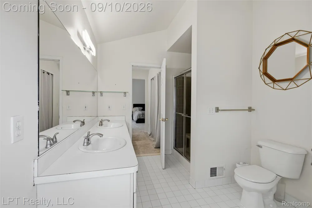1419 Woodbridge Lane Wixom City, MI 48393